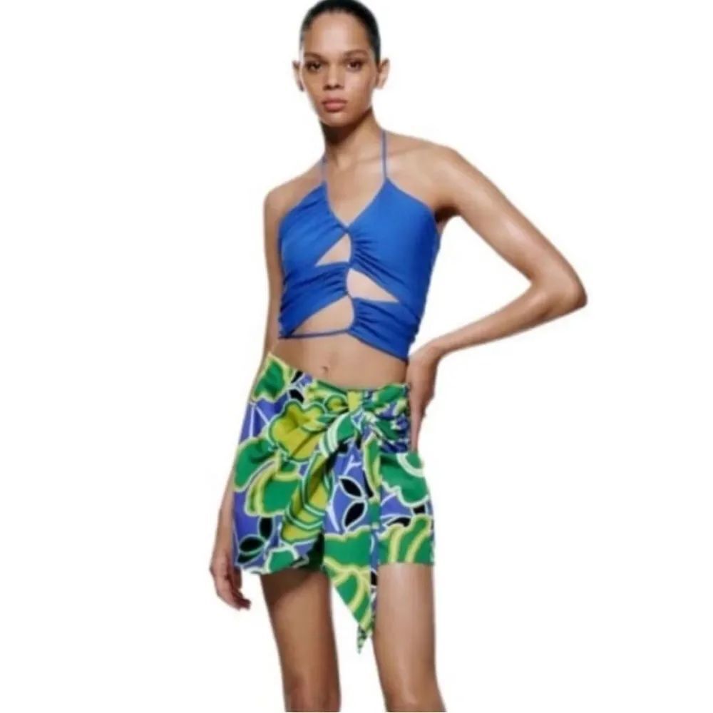ZARA printed pareo side tie skort size M
7484 030 330 S